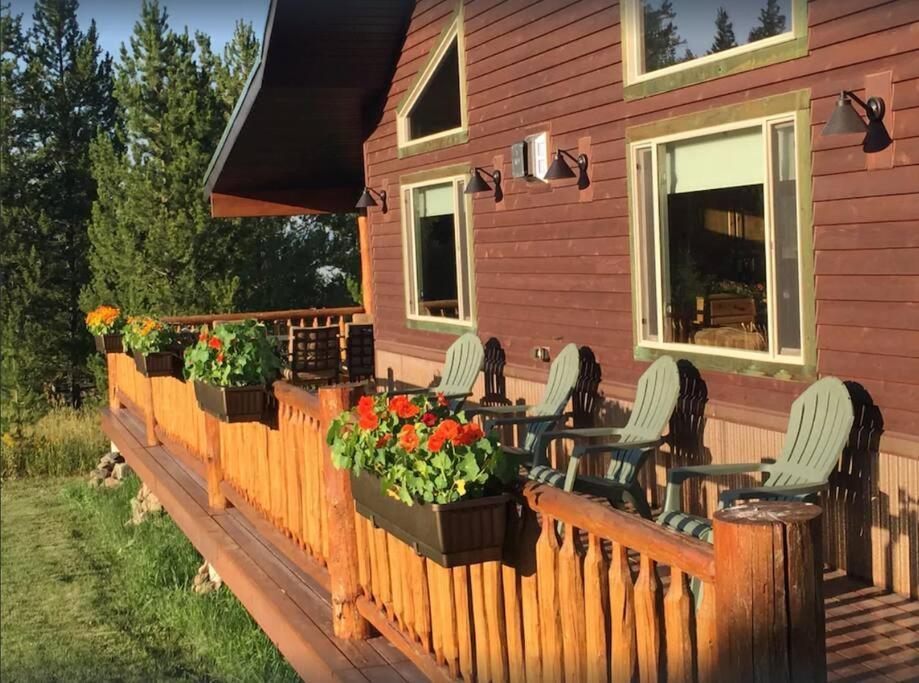 Fox Den Lodge West Yellowstone Exterior photo