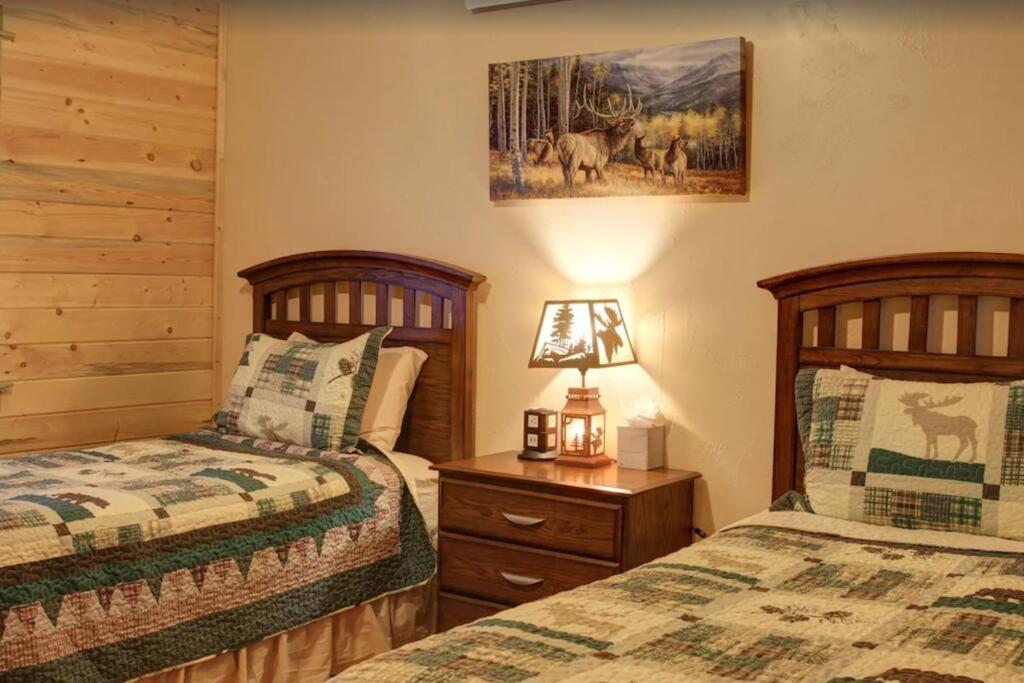 Fox Den Lodge West Yellowstone Exterior photo
